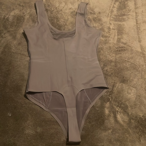 Scoop Tank Hourglass Shapewear Thong Bodysuit - Picture 3 of 4
